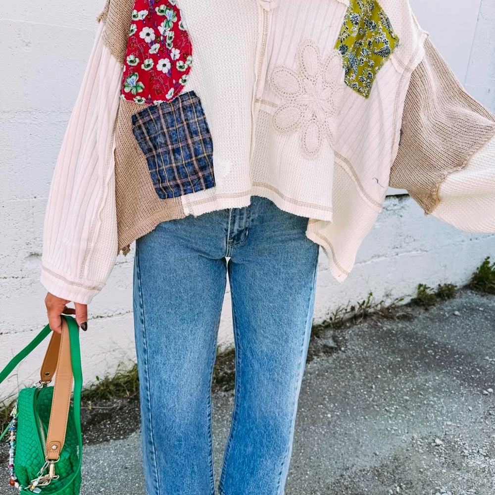 POL oversized, slightly cropped blouse